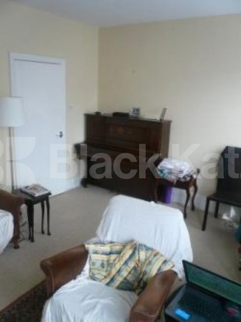			LET!, 2 Bedroom, 1 bath, 1 reception Flat			 Eastern Road, BOUNDS GREEN N22